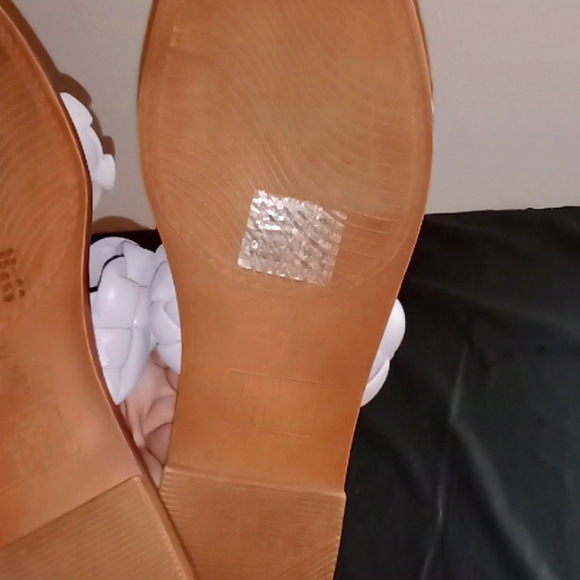 Cute sandals 😻🩴 - Picture 5 of 7